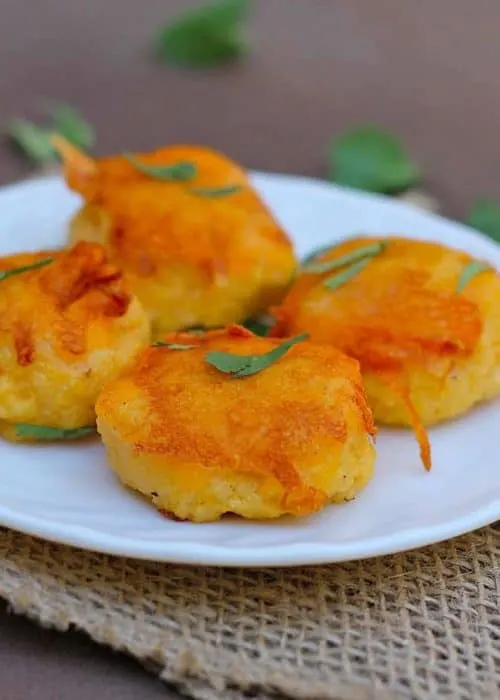 Cheddar Grits Cakes