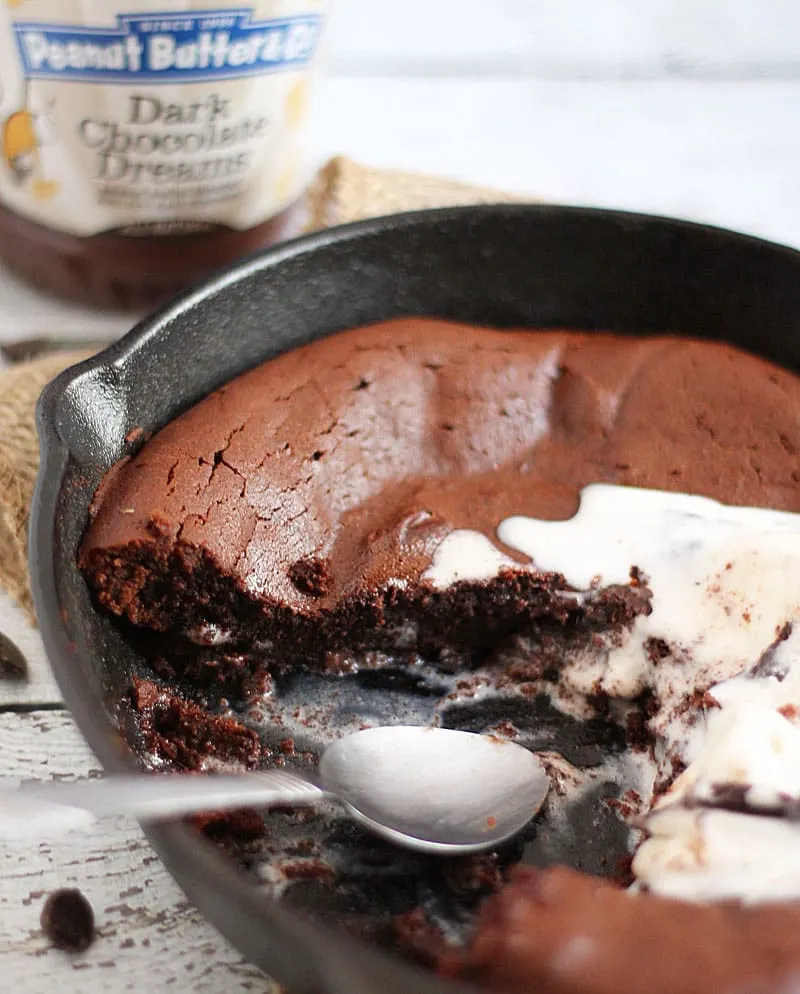 Flourless Skillet Cake with Peanut Butter & Co Dark Dreams @RunninSrilankan