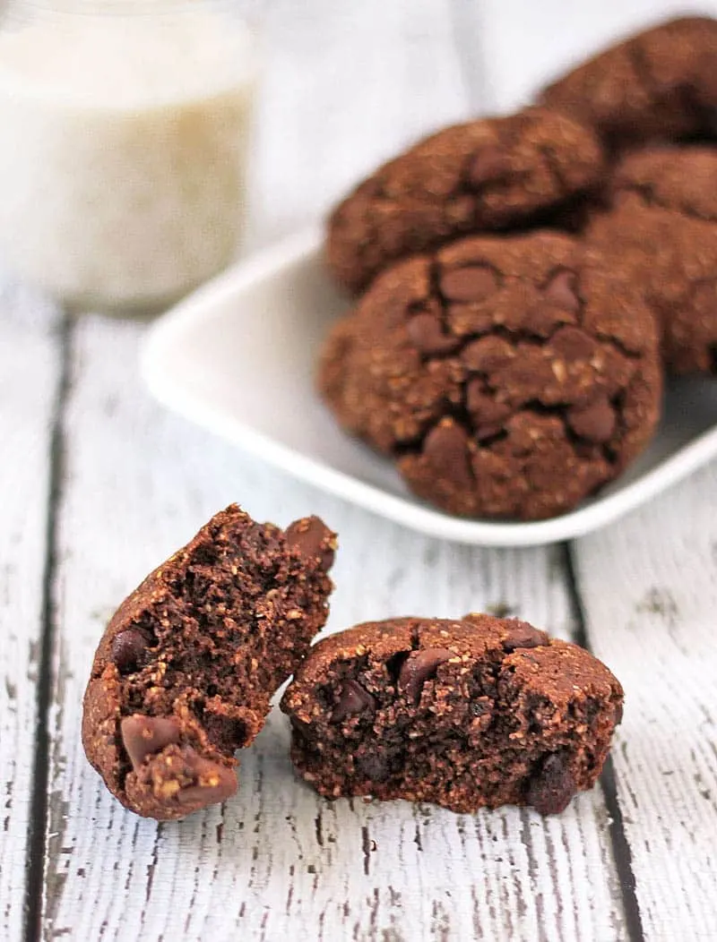 Easy and tasty, these cookies are made with only 10 ingredients - that include coffee, chocolate, and oats!