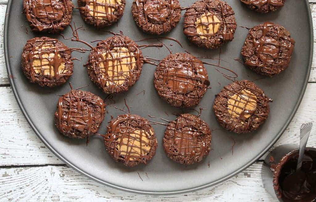 Chocolate-Drizzled-Chocolate-Peanut-Butter-Thumbprint-Cookies-@RunninSrilankan