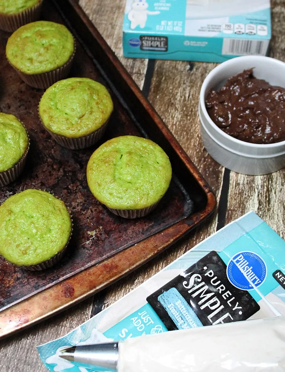 Naturally Green Colored Cupcakes #PurelySimple 