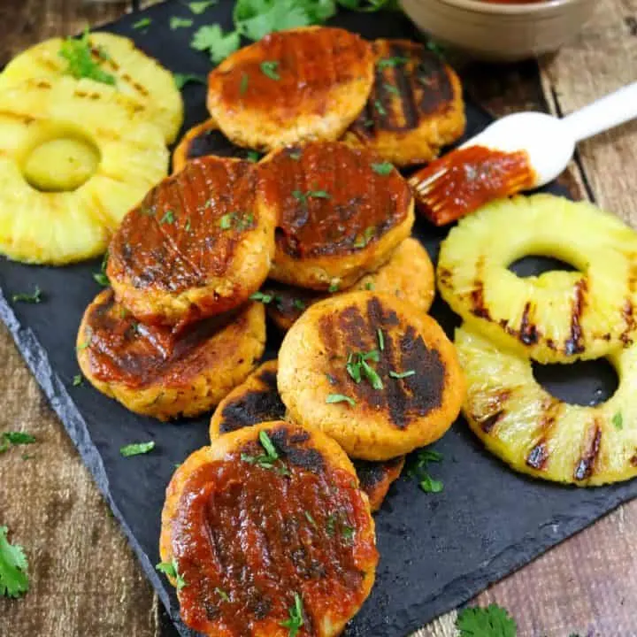 Tofu Burgers With Pineapple BBQ Sauce #VIVACleansLikeCloth #ad