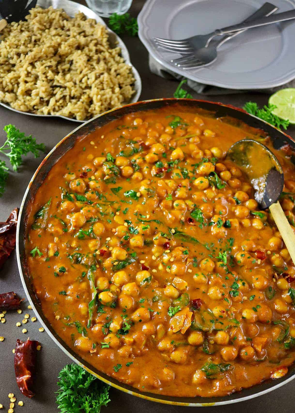 Easy Chickpea & Spinach Curry - With Uncle Ben's Rice. Recipe at http://RunninSrilankan.com #BensBeginners #UncleBensPromo