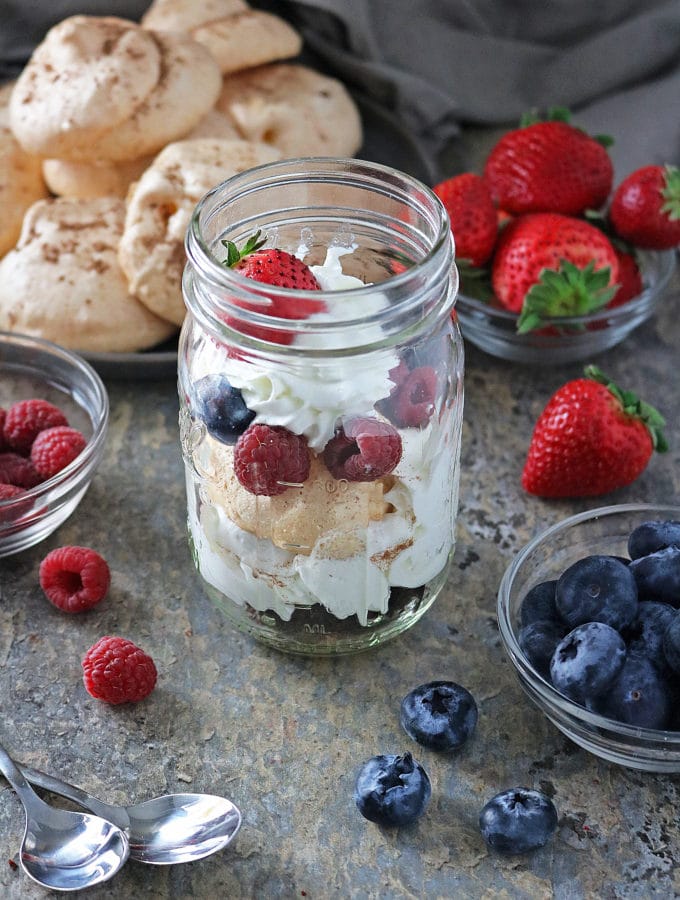To Go Pavlova In A Jar #ServingUpTheSeason