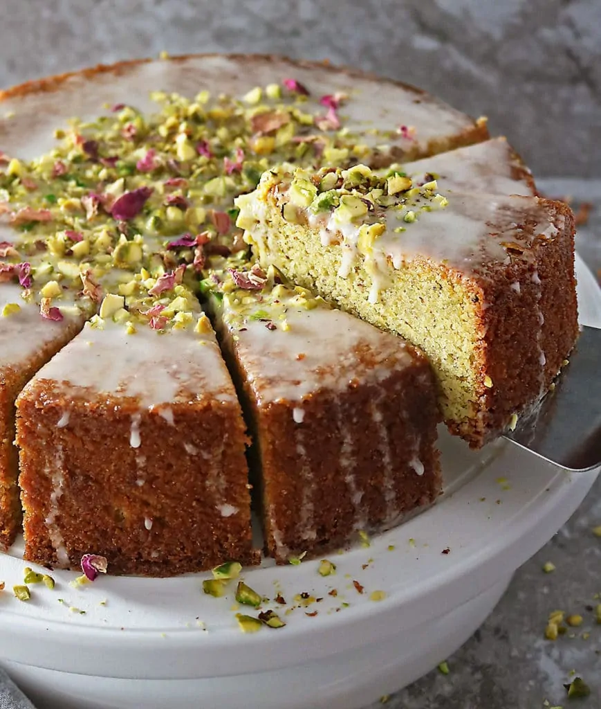 Rose and pistachio Battenberg cake - Saga