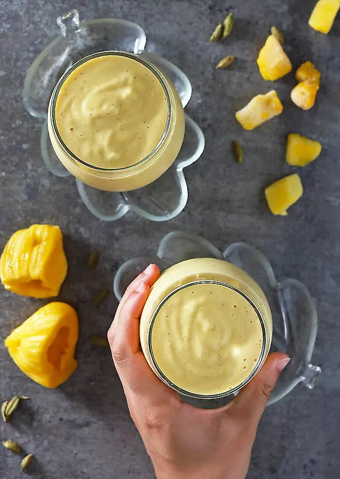 Jackfruit Mango Smoothie Recipe with cardamom - Savory Spin