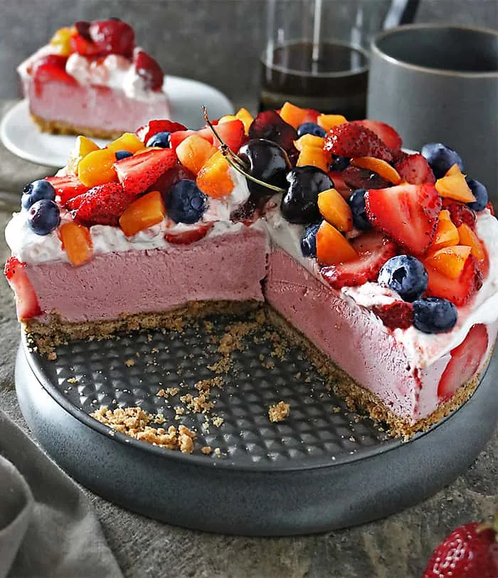 Photo of Easy No Bake Strawberry Cake