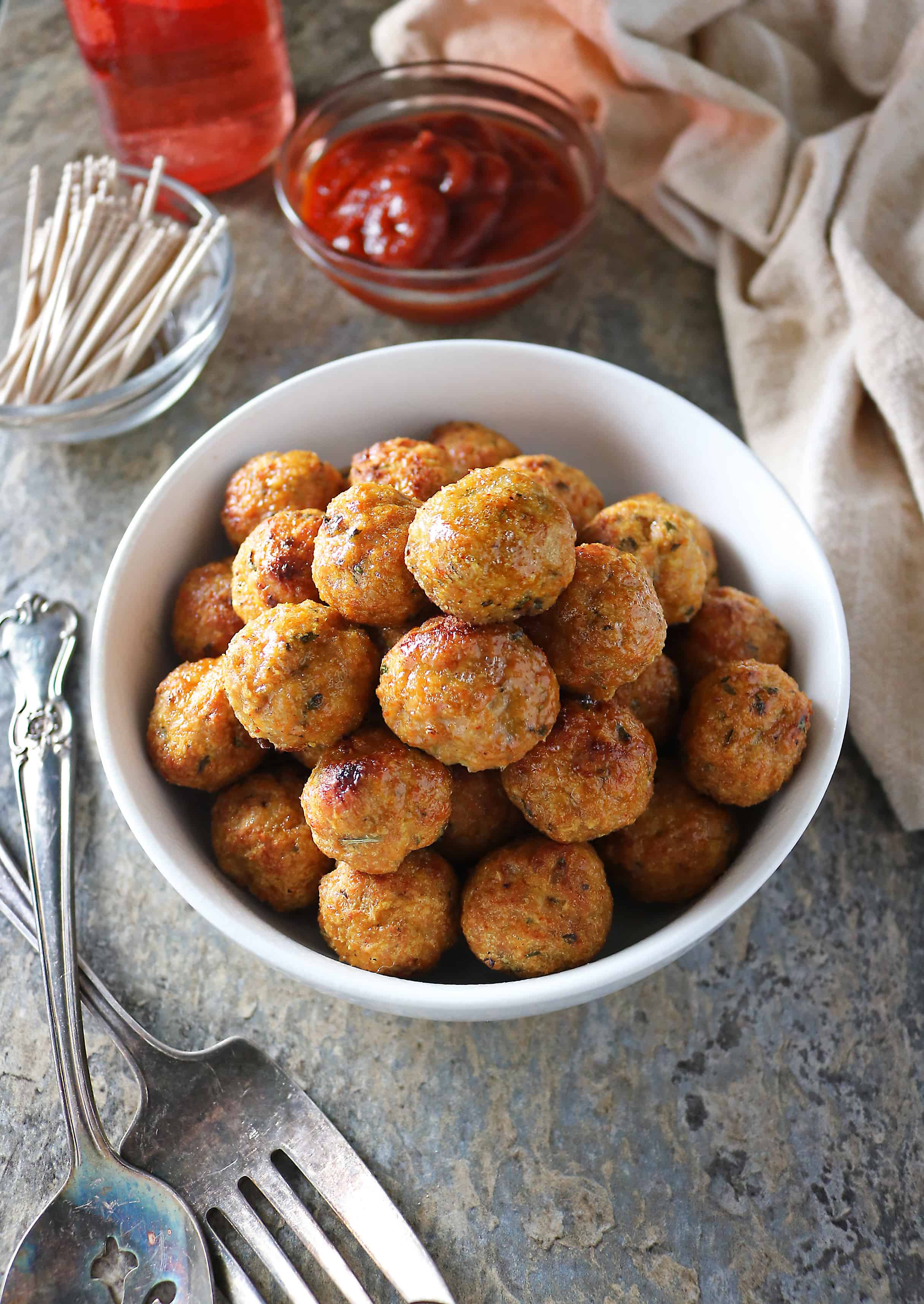 These Gluten-free, Baked, Spicy Chicken Meatballs are so easy to make and a...