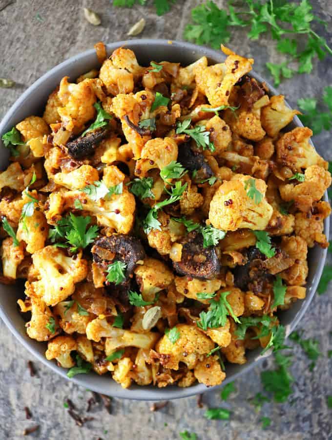 Photo Delicious Spicy Cauliflower With Figs