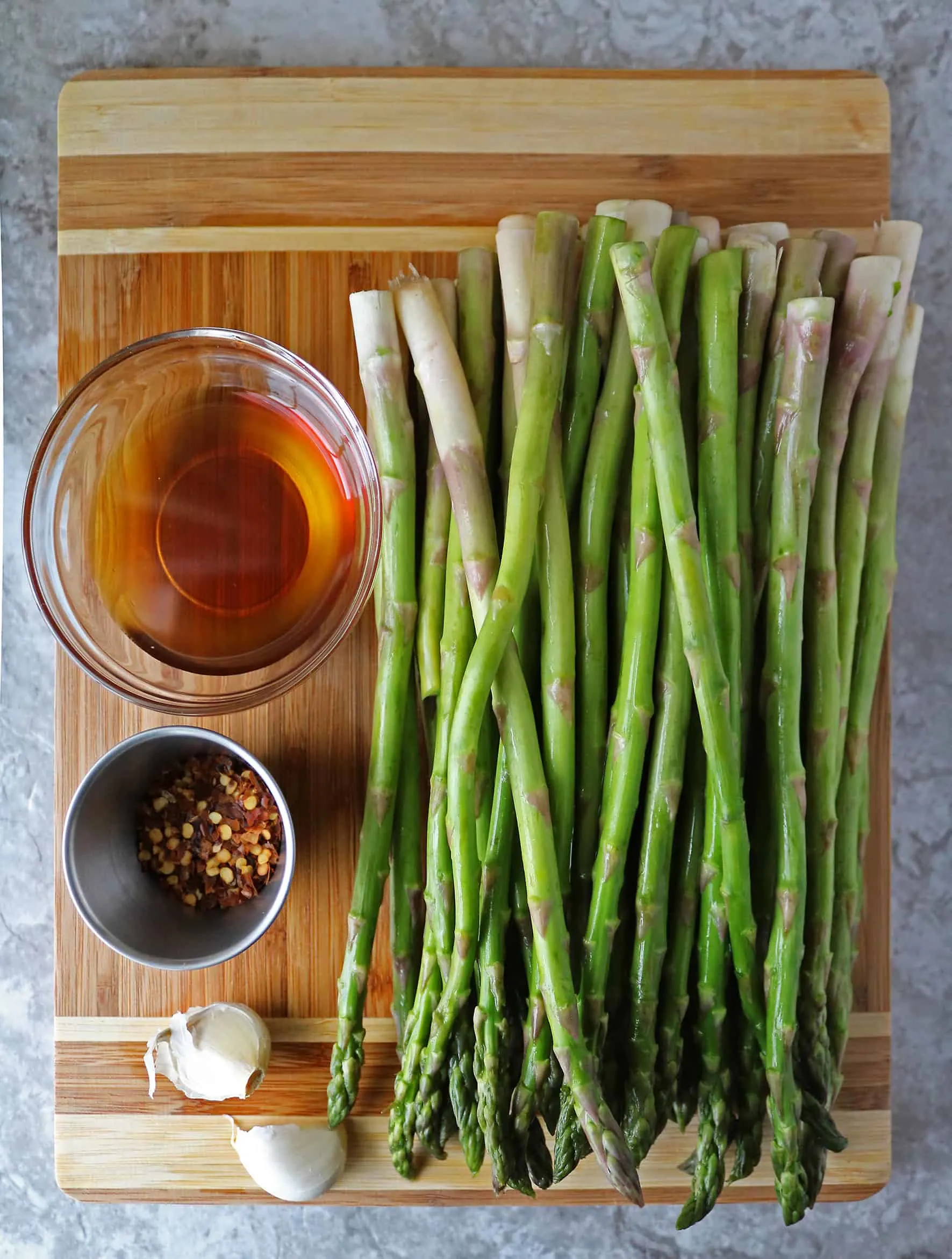 Ingredients to make Garlic asparagus