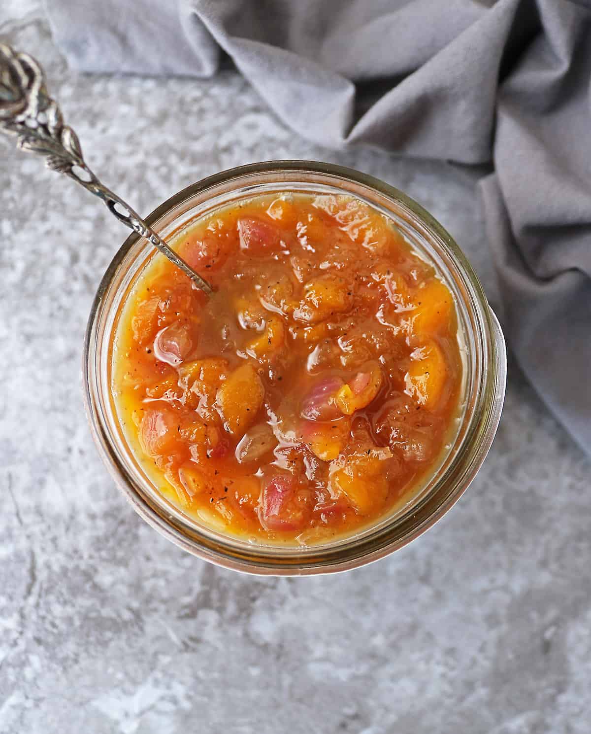 This easy 6 ingredient homemade mango chutney is delicious with bread, burgers and curries!