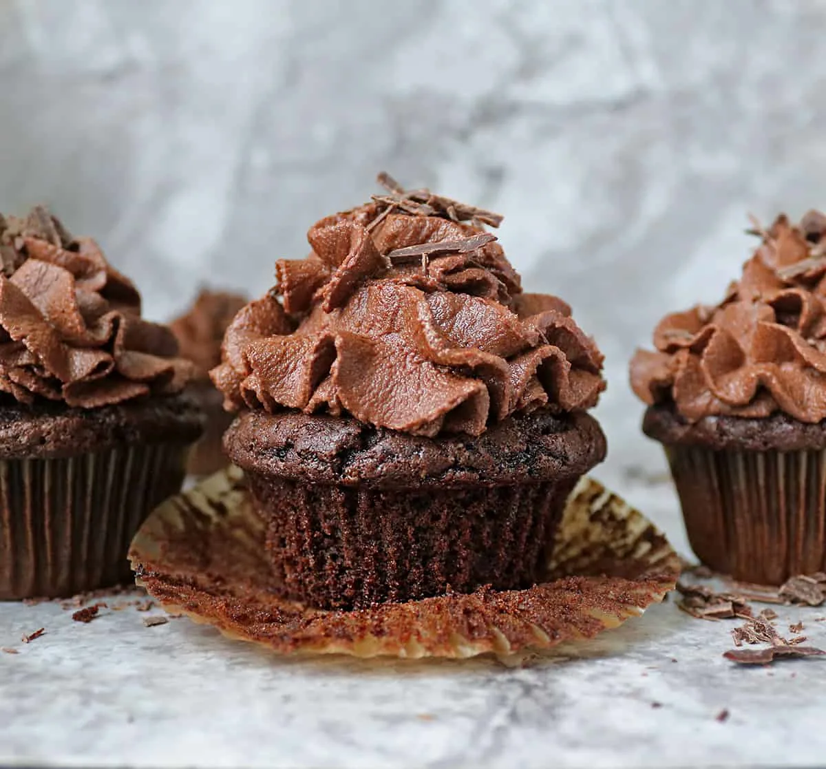 Easy Tasty Addicting vegan chocolate cupcakes made with ten ingredients only.