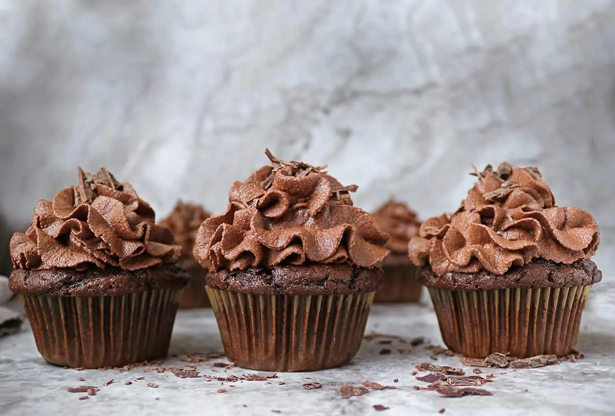 6 Easy Vegan Chocolate Cupcakes without any vinegar, lemon juice, or flax eggs