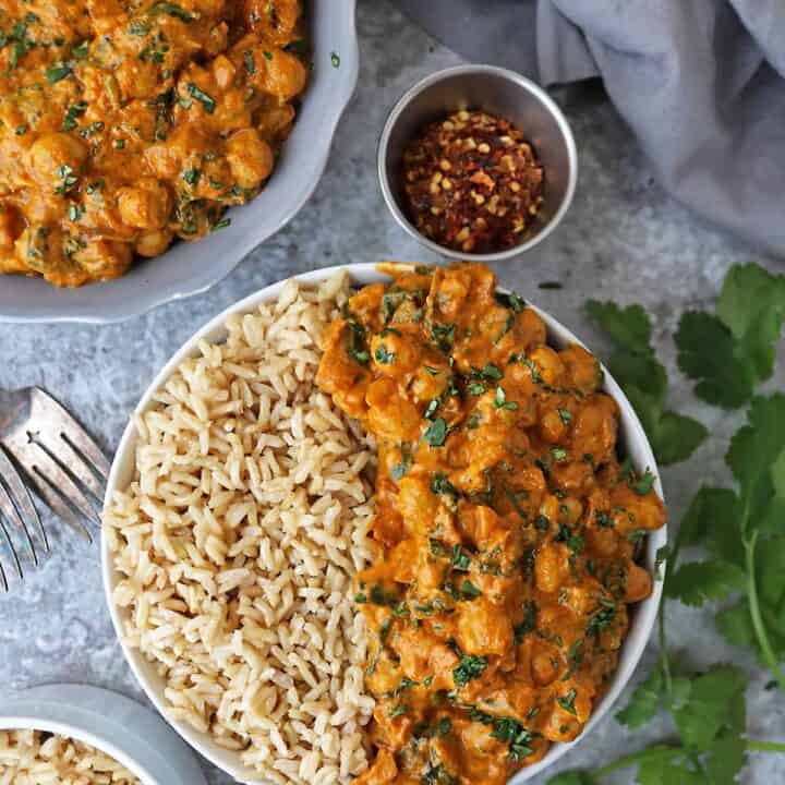 Tasty vegan chickpea spinach curry with canned chickpeas and frozen spinach