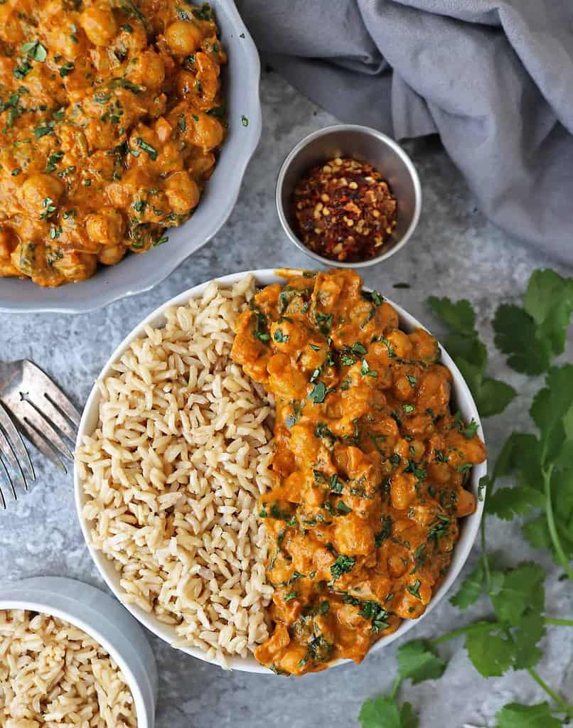 Tasty vegan chickpea spinach curry with canned chickpeas and frozen spinach