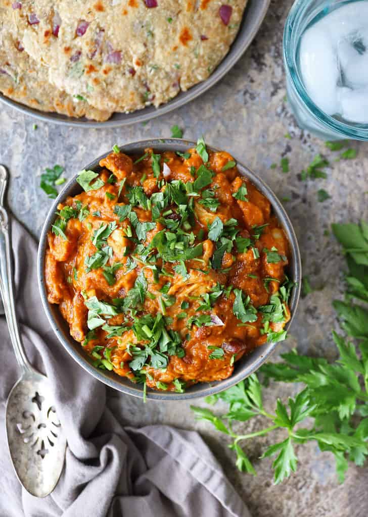 Bowl with Delicious jackfruit curry in creamy vegan curry sauce.