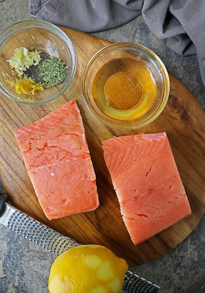 Ingredients to make garlic honey airfryer salmon on a platter made of wood.