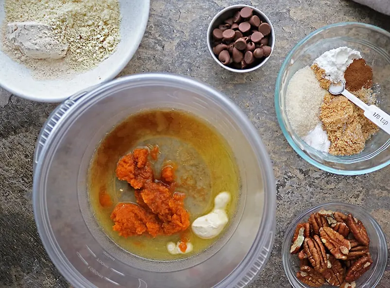 14 Ingredients to make pumpkin chocolate chip cookies vegan