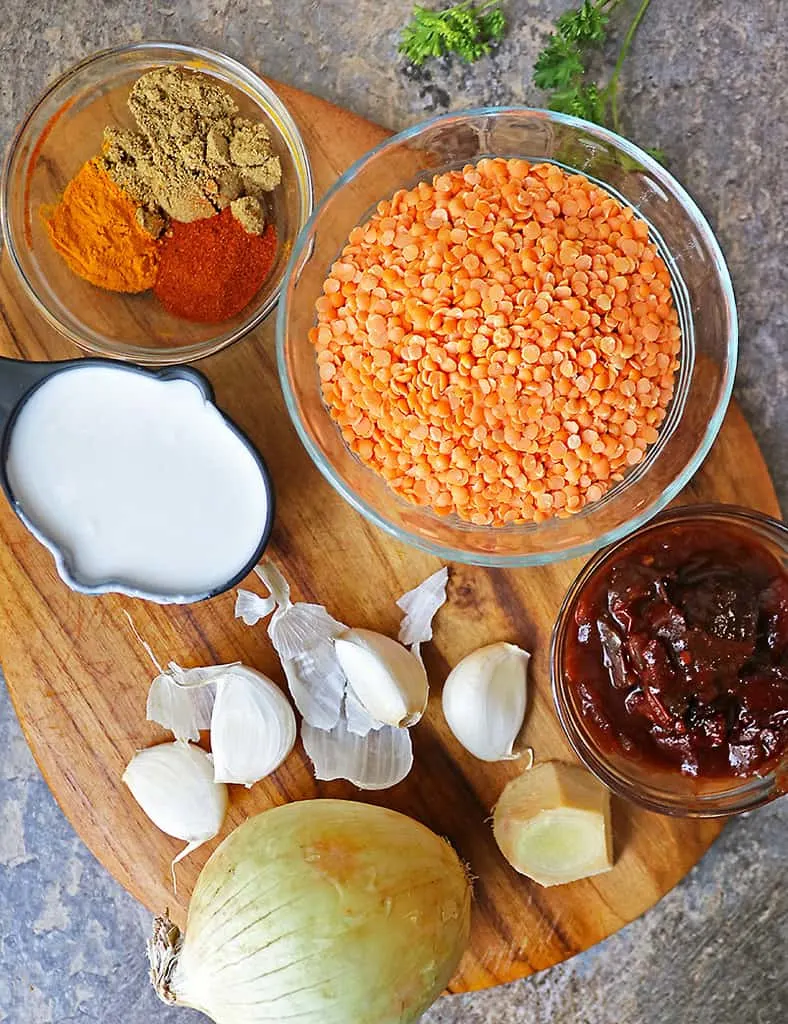 10 ingredients to make chipotle lentil stew on a platter.
