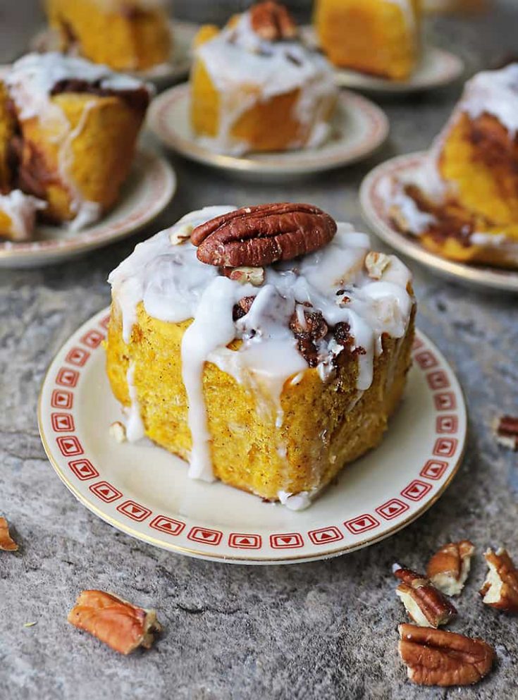 Pumpkin Cinnamon Roll Cake