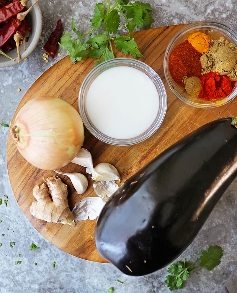 ingredients to make eggplant curry