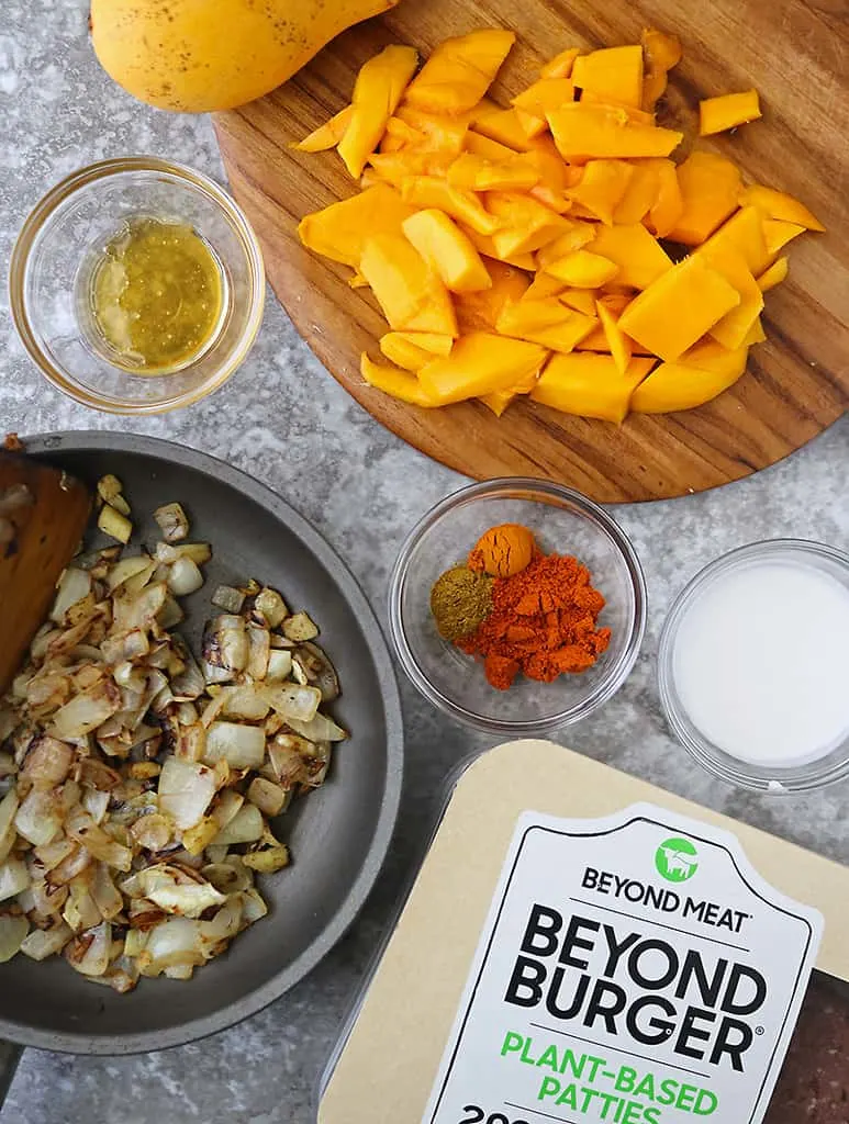 Ingredients to make spicy mango sauce