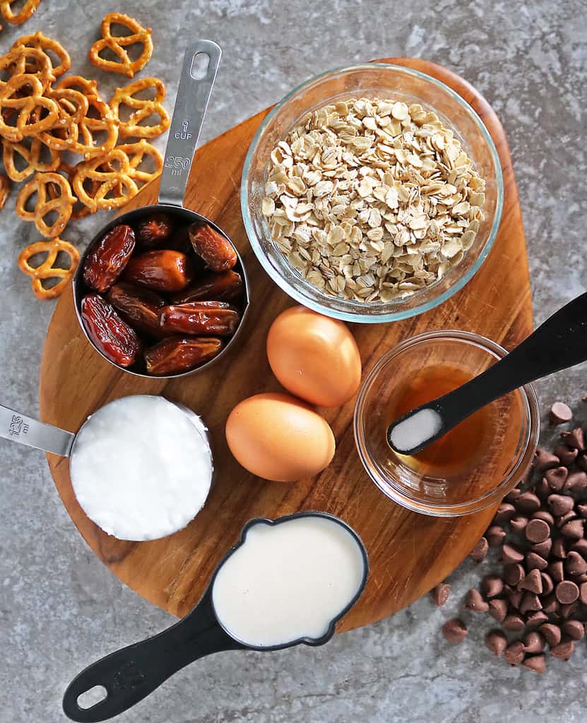 9 ingredients needed to make easy gluten free chocolate pretzel bars.