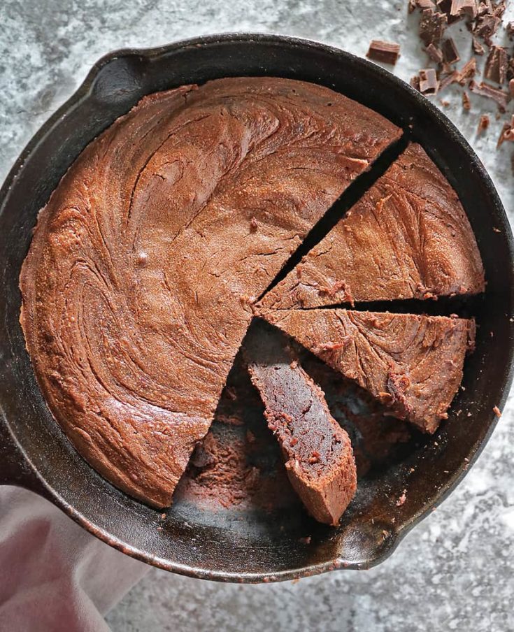 https://savoryspin.com/wp-content/uploads/2021/09/Delicious-easy-grain-free-chocolate-peanutbutter-skillet-cake-735x904.jpg
