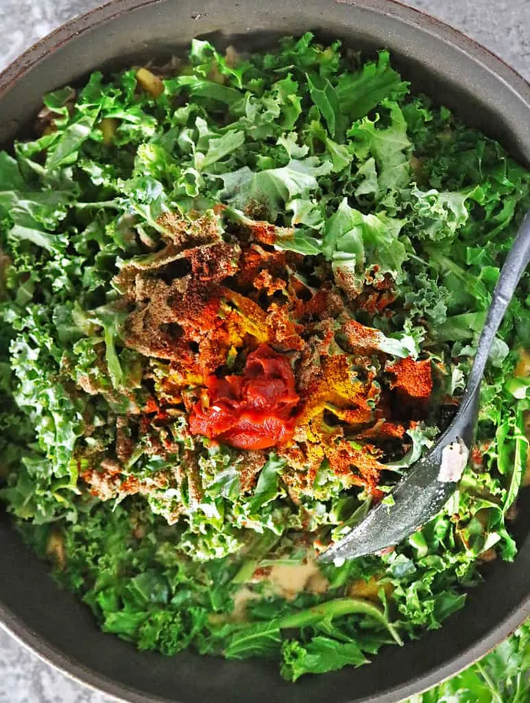 Making kale curry in a pan