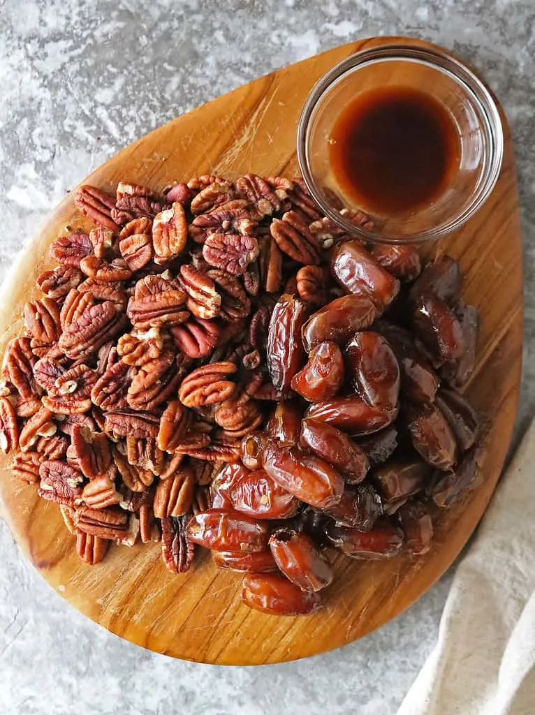 3 ingredients needed to make pecan date balls