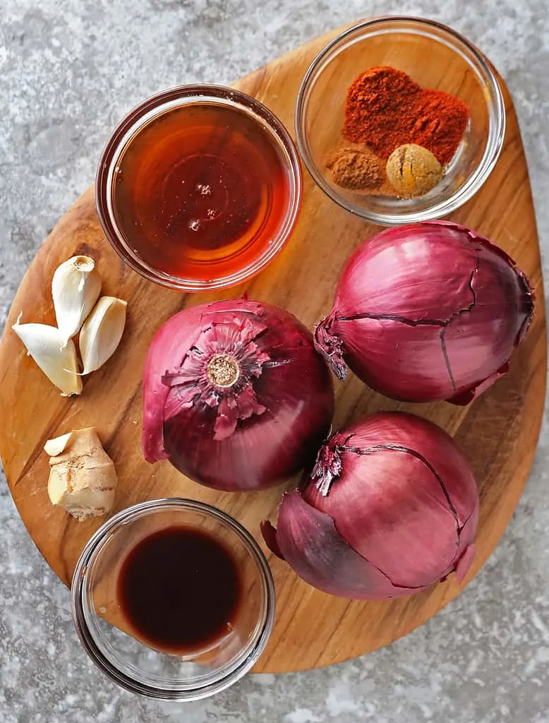 Ingredients to make onion chutney