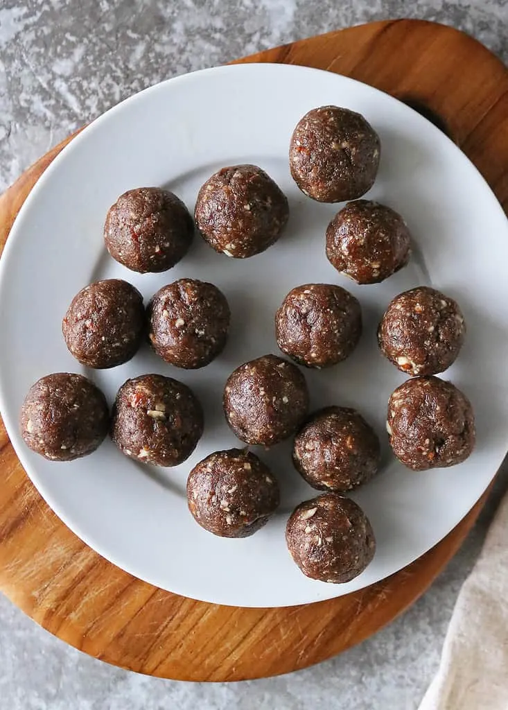 tasty pecan date bites