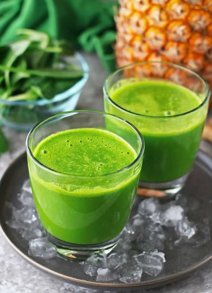 Easy spinach juice with pineapple and ginger