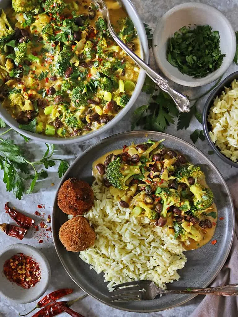 This broccoli curry is so delicious and perfect with rice and croquettes