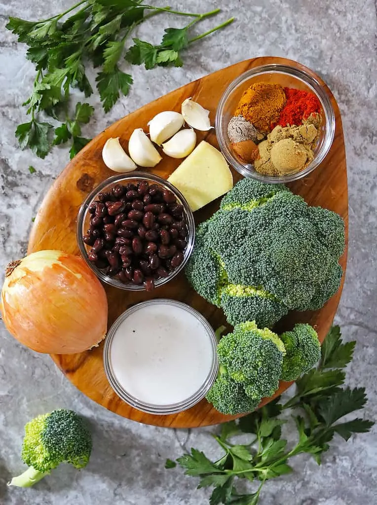 Ingredients to make broccoli curry
