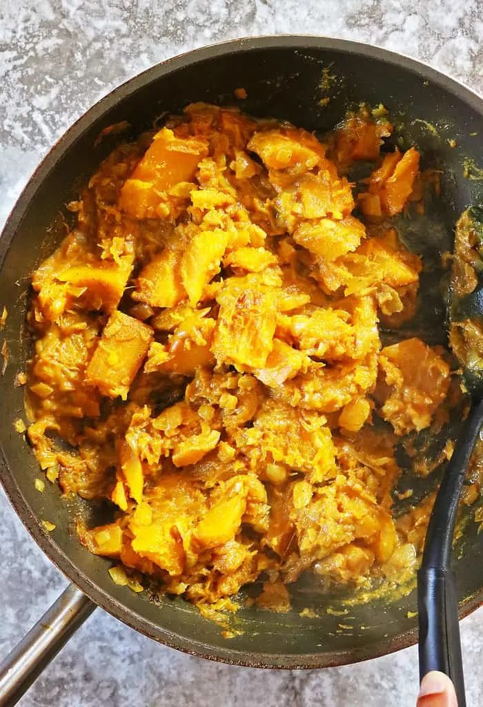 Making pumpkin curry with baked pumpkin