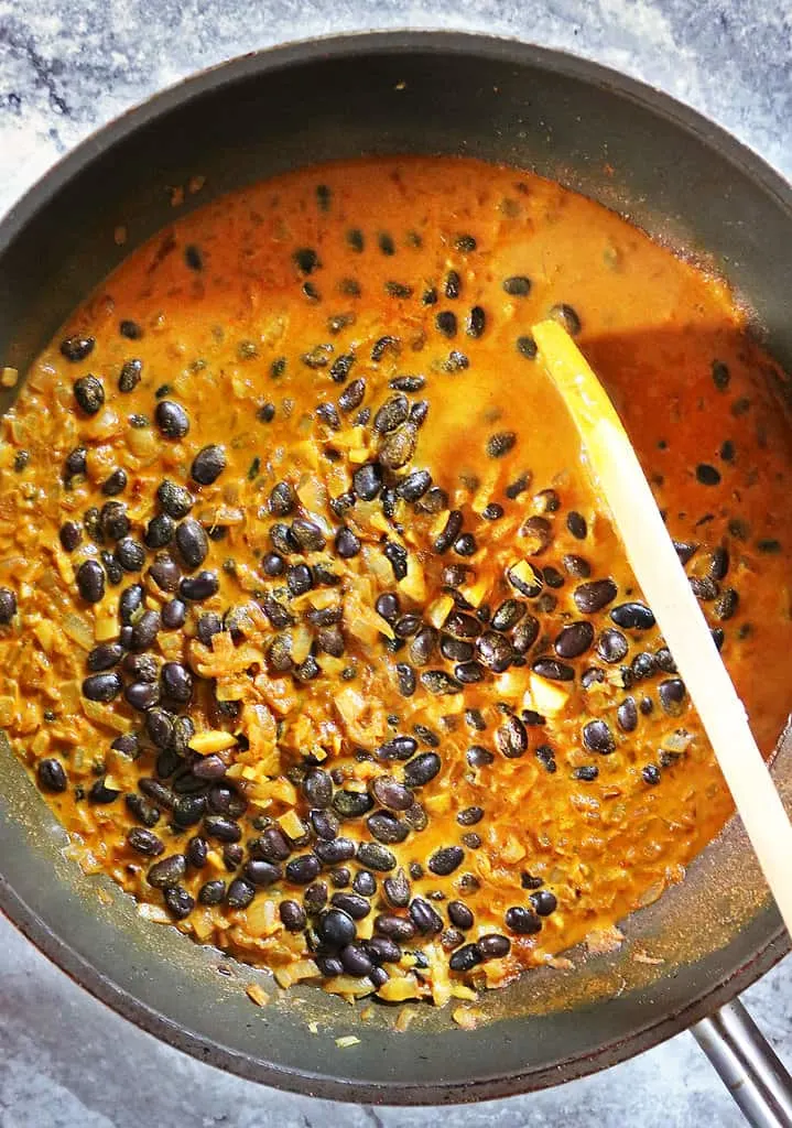 Tasty vegan coconut curry with black beans