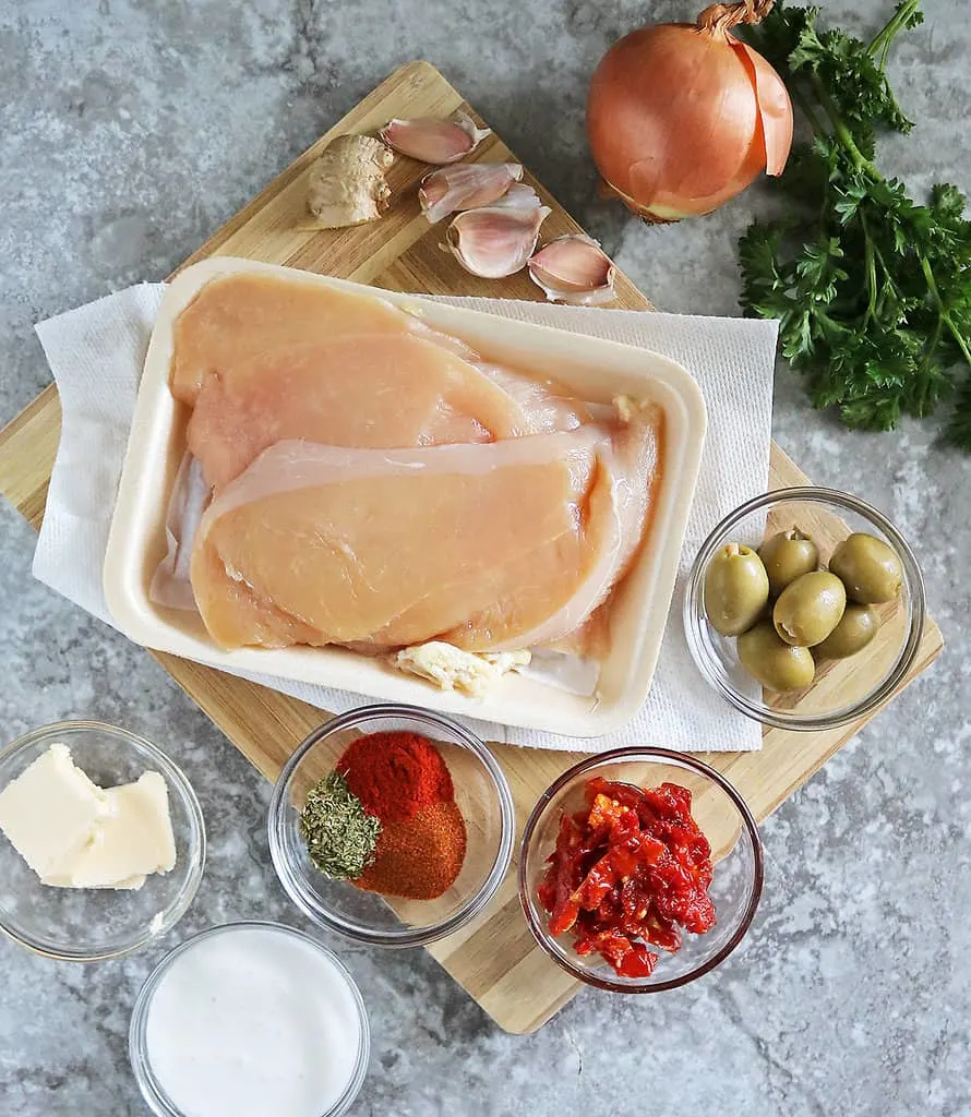 Ingredients to make creamy sun dried tomato chicken