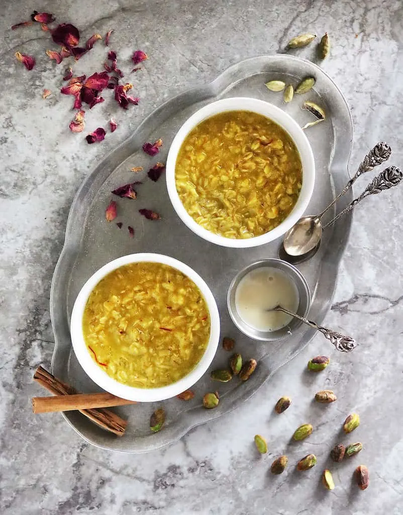 Saffron oat pudding for two