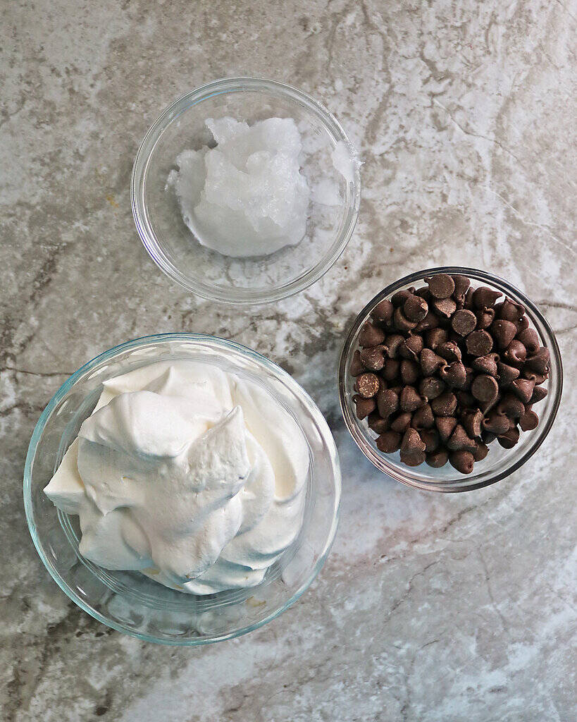 3-ingredients for the creamiest chocolate mousse