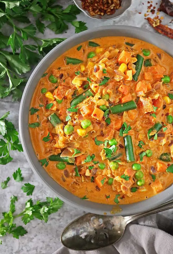 Creamy 15-minute Vegetable Curry With Frozen Vegetables.