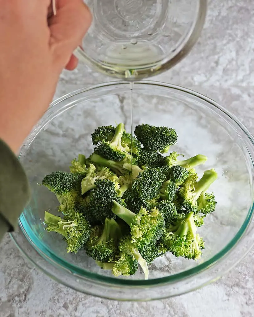 Mixing oil into Broccoli