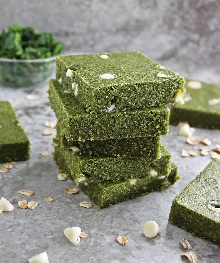 Easy blender-ready green bars perfect for spring and St Patrick's Day
