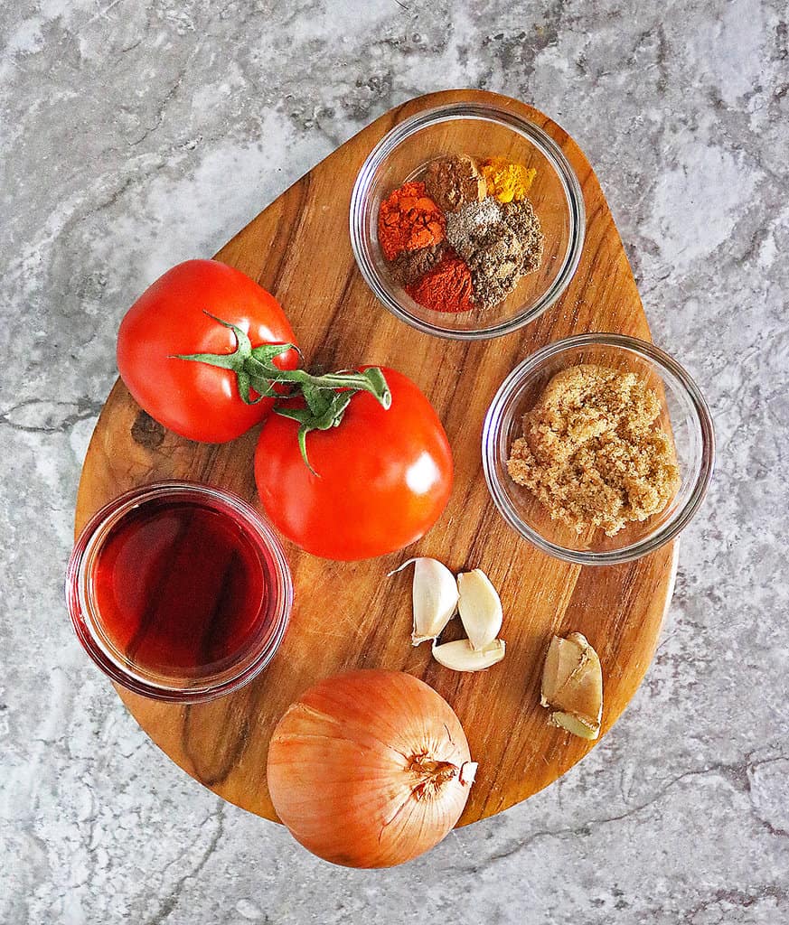 Ingredients to make tomato chutney