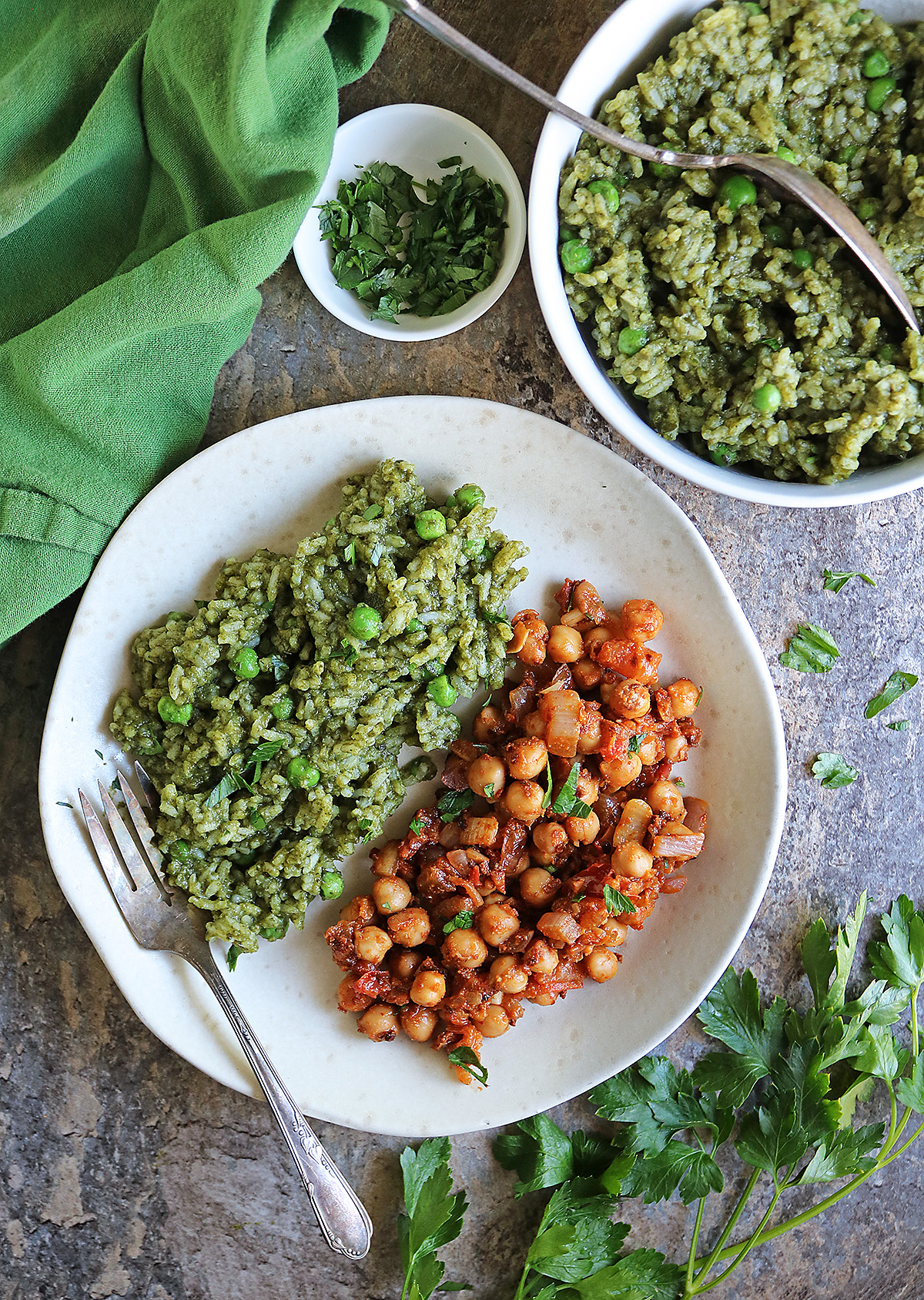 Green rice with harissa chickpeas