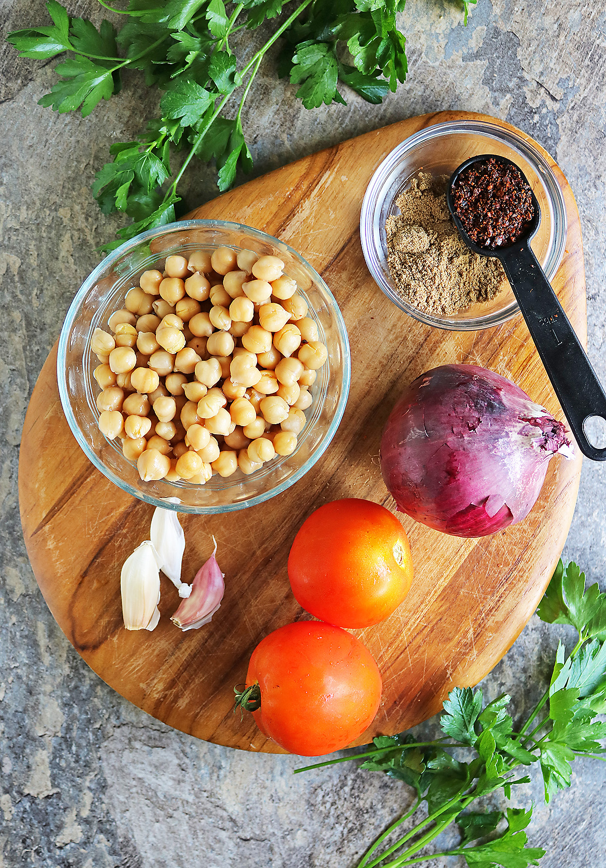 6 ingredients needed to make harissa chickpeas