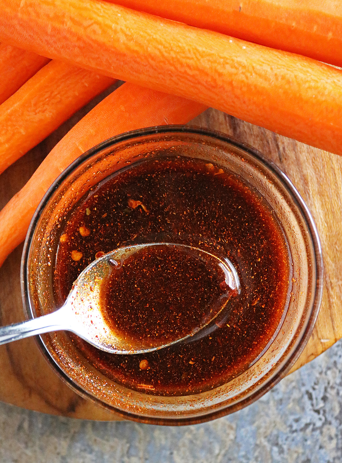 Mixing the spices with the oil