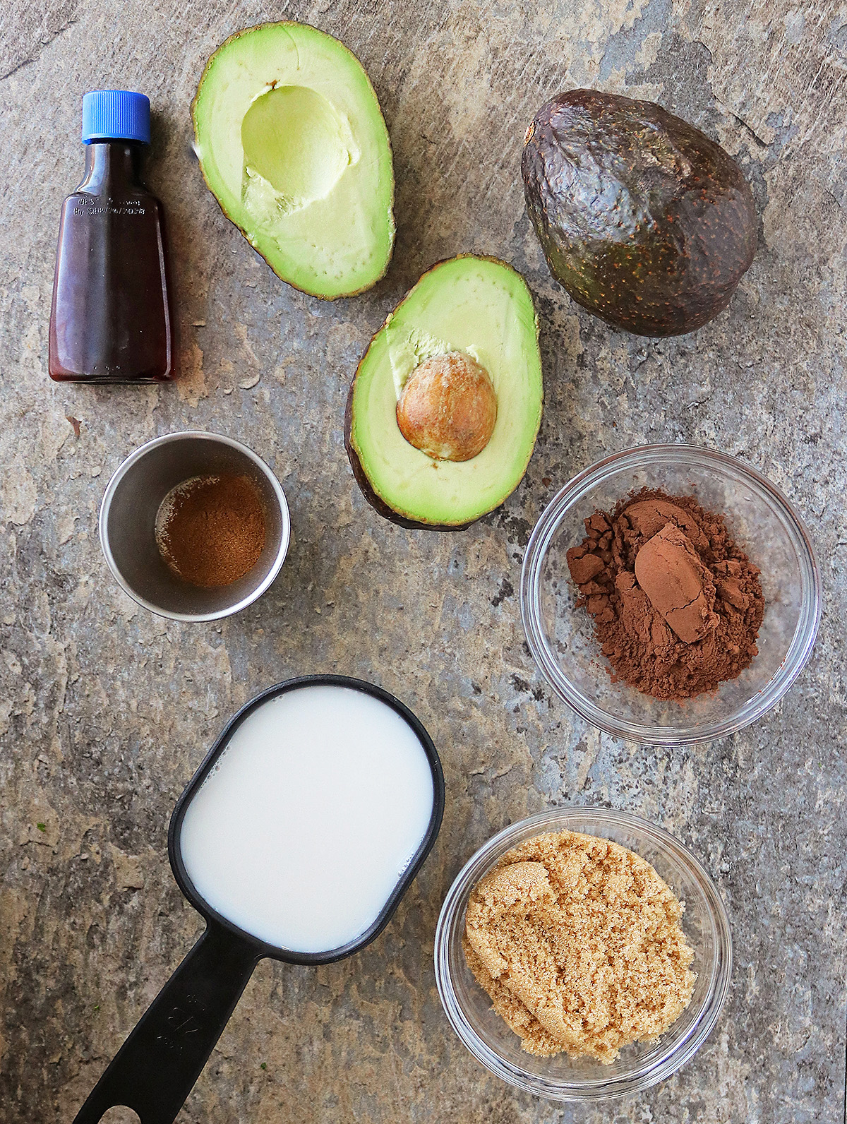 6 Ingredients to make chocolate avocado pudding.