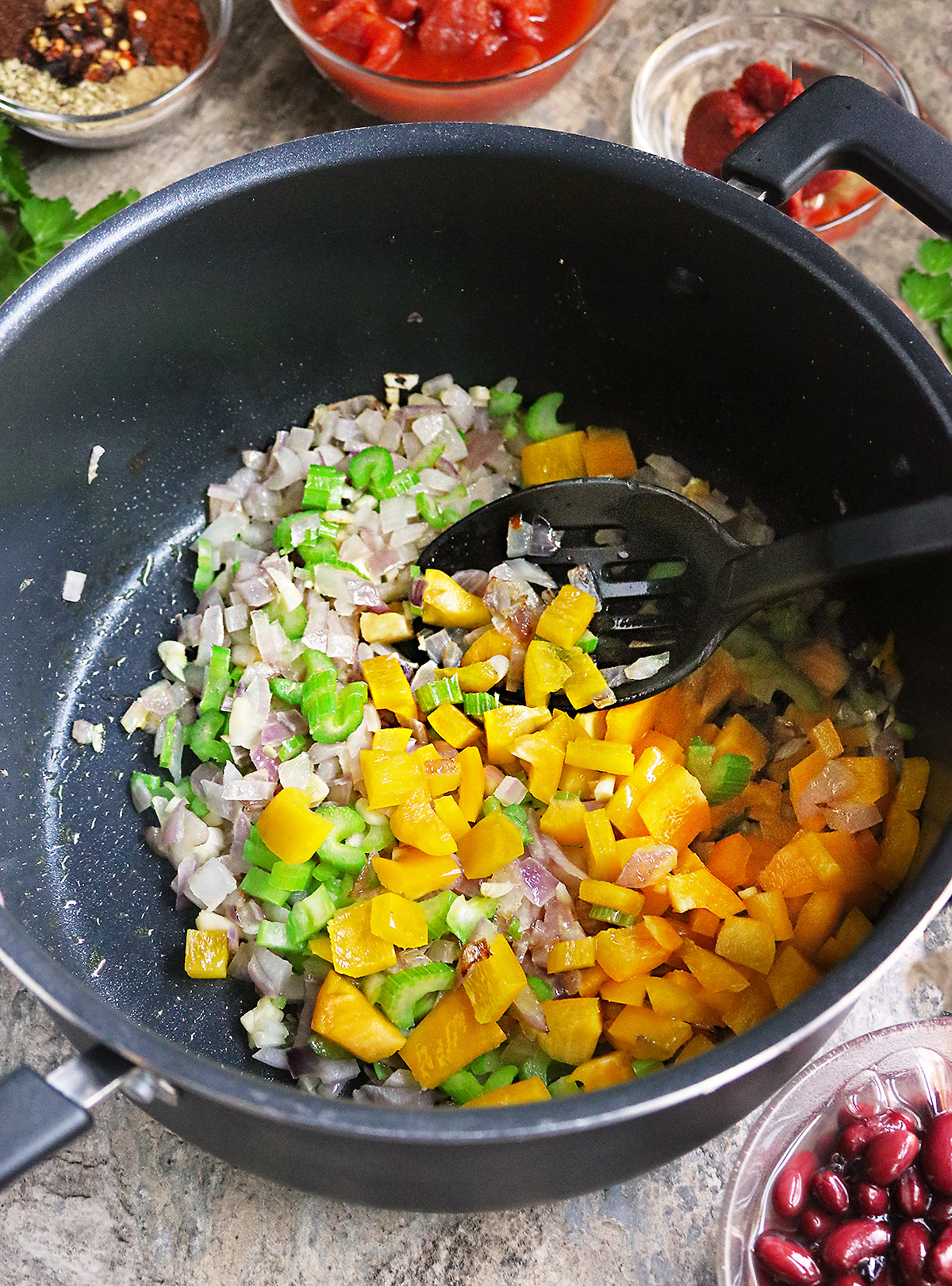 making tasty healthy turkey chili