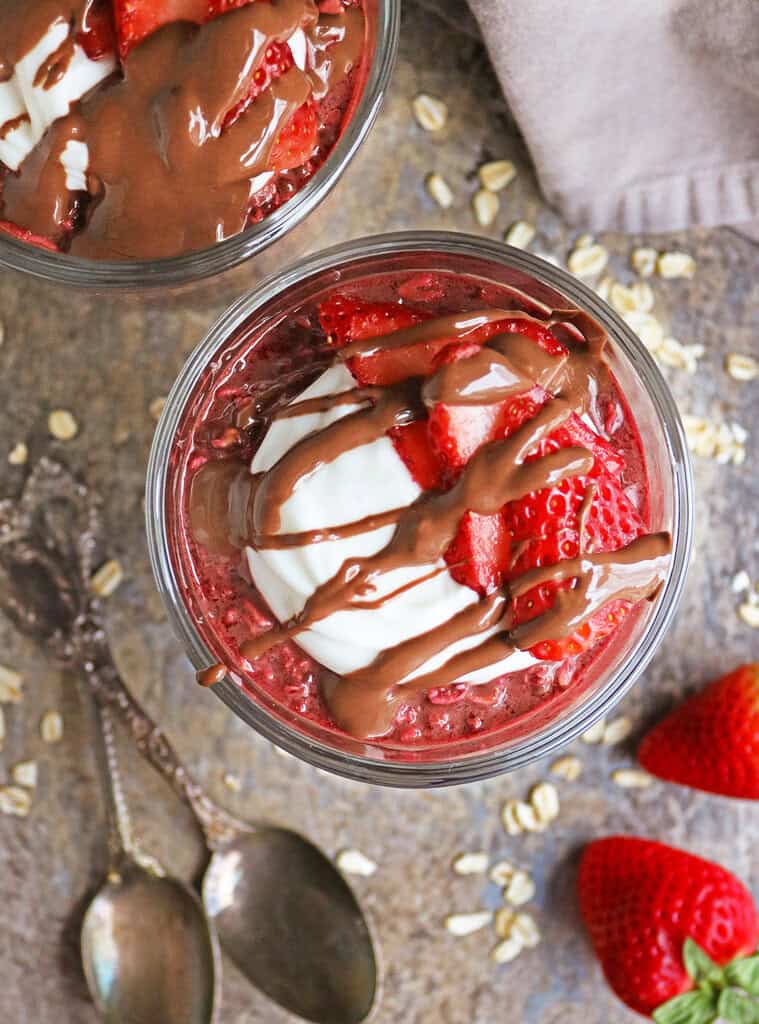 Easy red velvet overnight oats